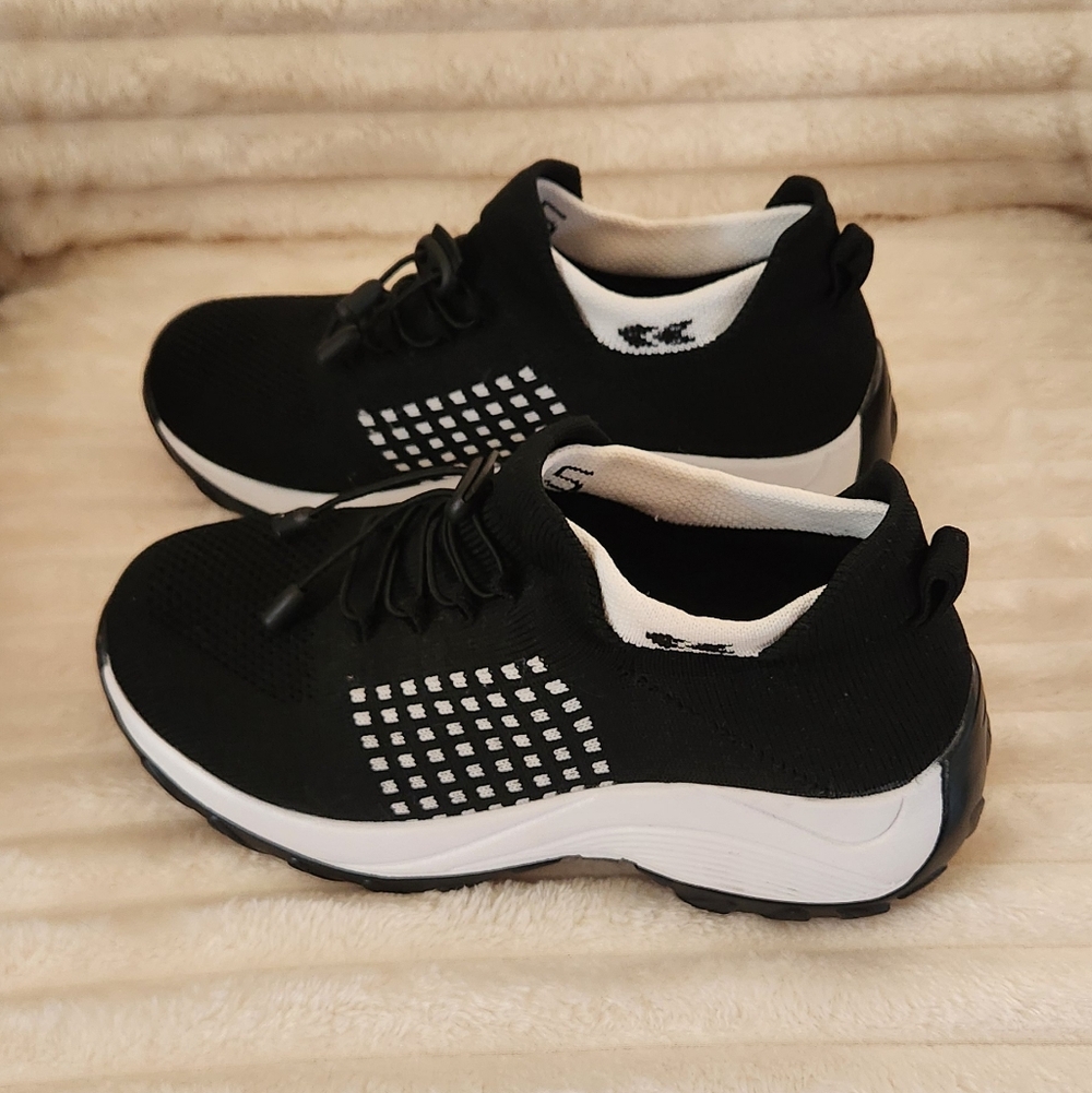 Black & White Knit Slip-On Women's Sneakers